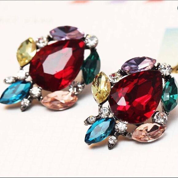 🌺 New colorful rhinestone stud earrings 🌺 - Picture 3 of 3